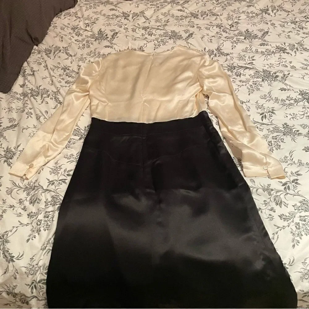 CHANEL BLACK AND WHITE SATIN DRESS - Picture 2 of 12